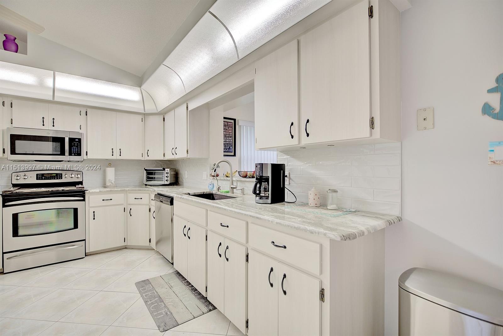 LEISURE LAKES - Residential