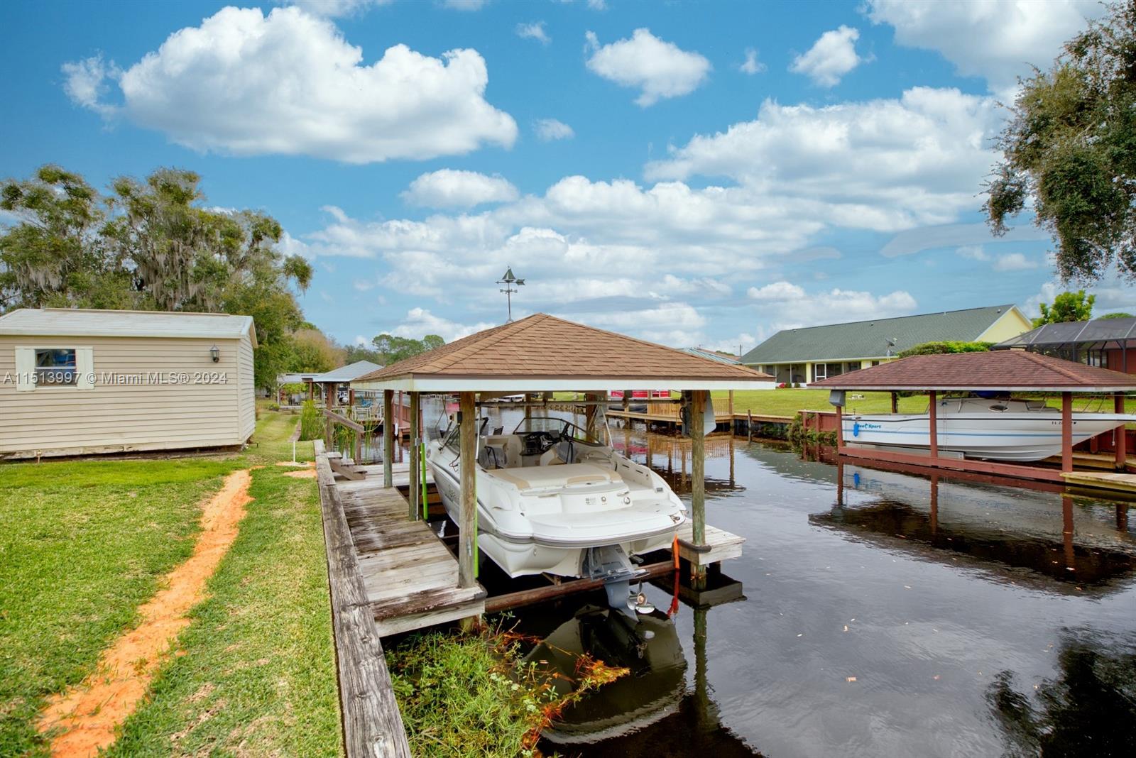 LEISURE LAKES - Residential