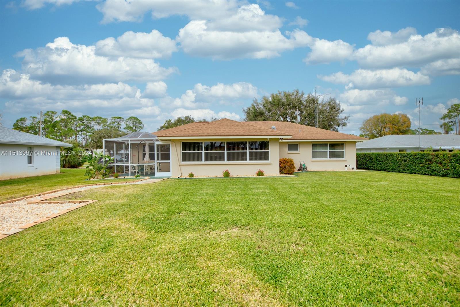 LEISURE LAKES - Residential