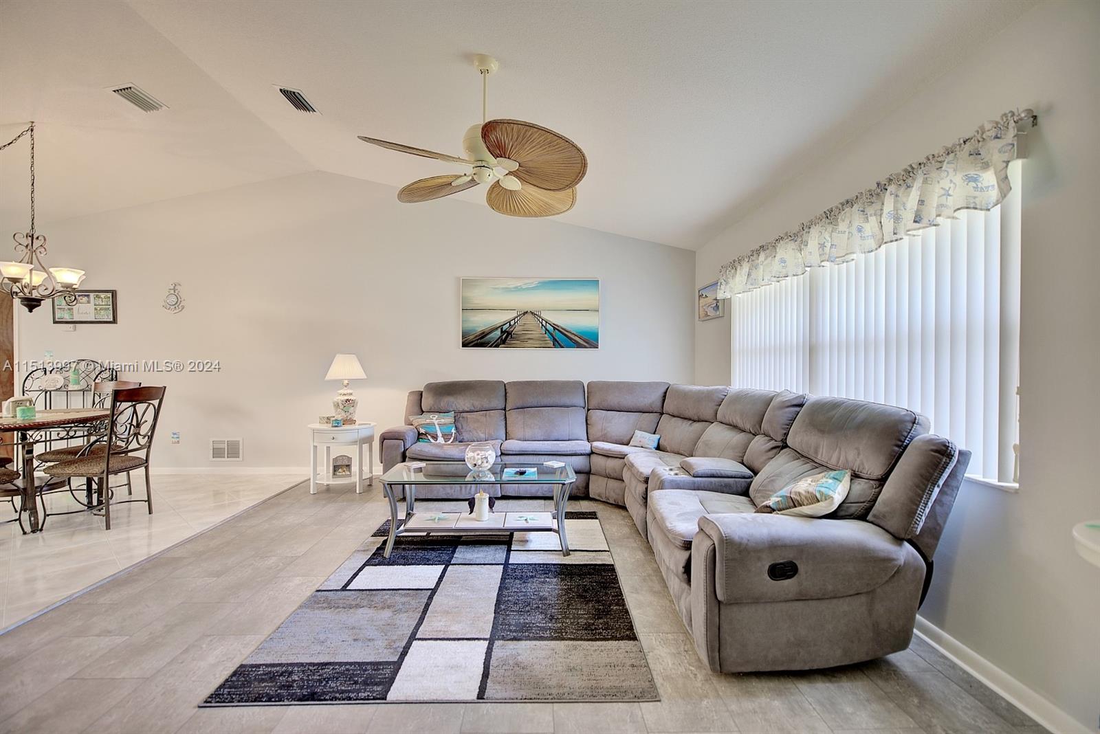 LEISURE LAKES - Residential