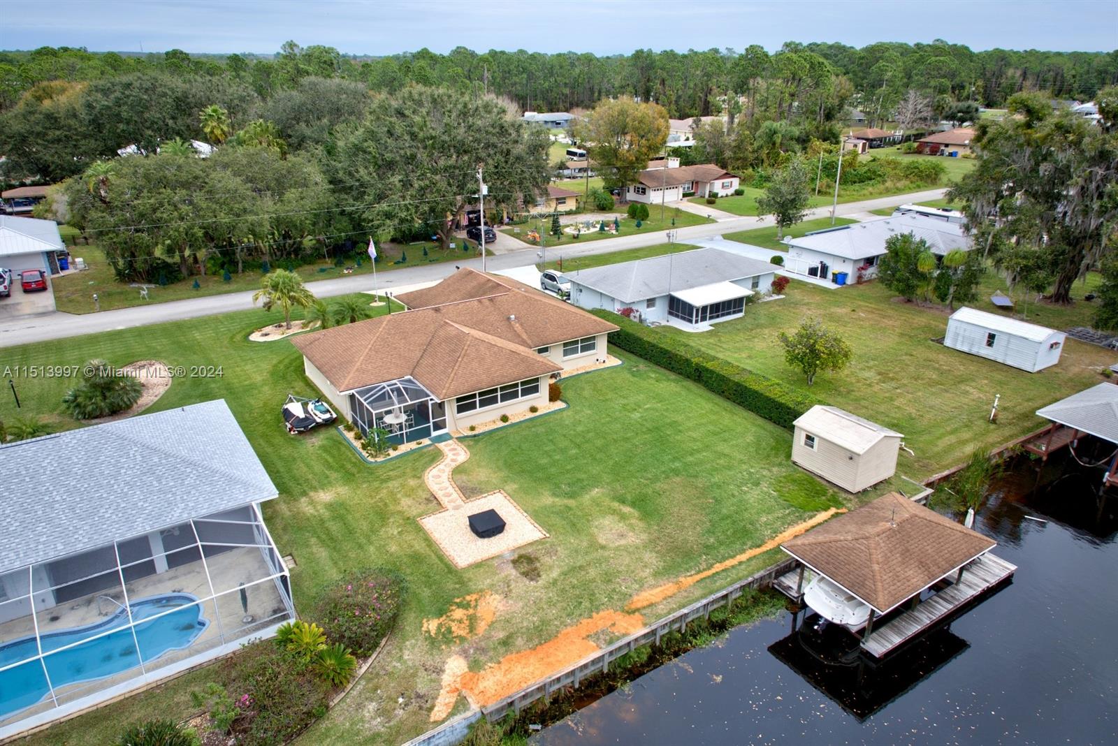 LEISURE LAKES - Residential