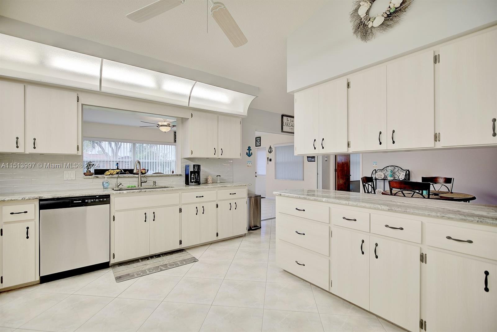 LEISURE LAKES - Residential