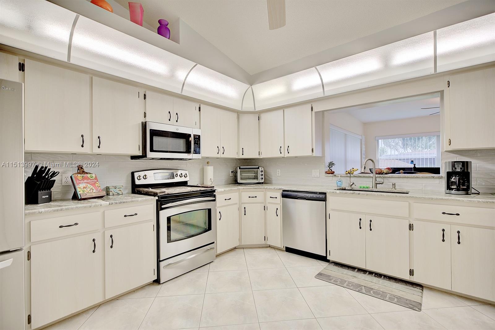 LEISURE LAKES - Residential