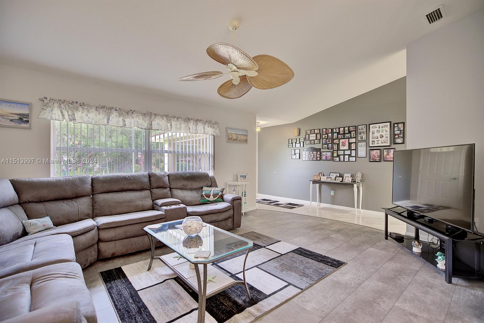LEISURE LAKES - Residential