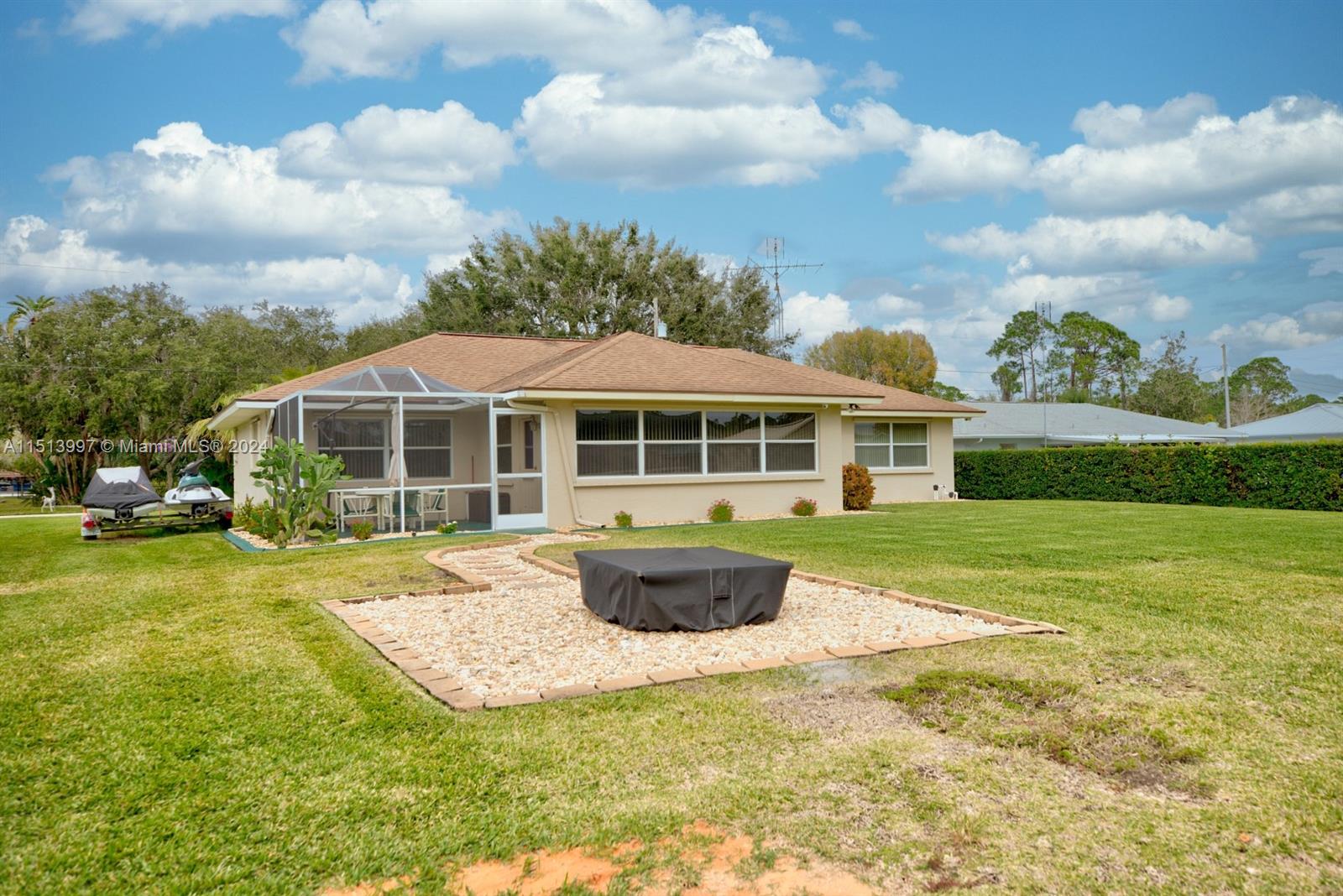 LEISURE LAKES - Residential