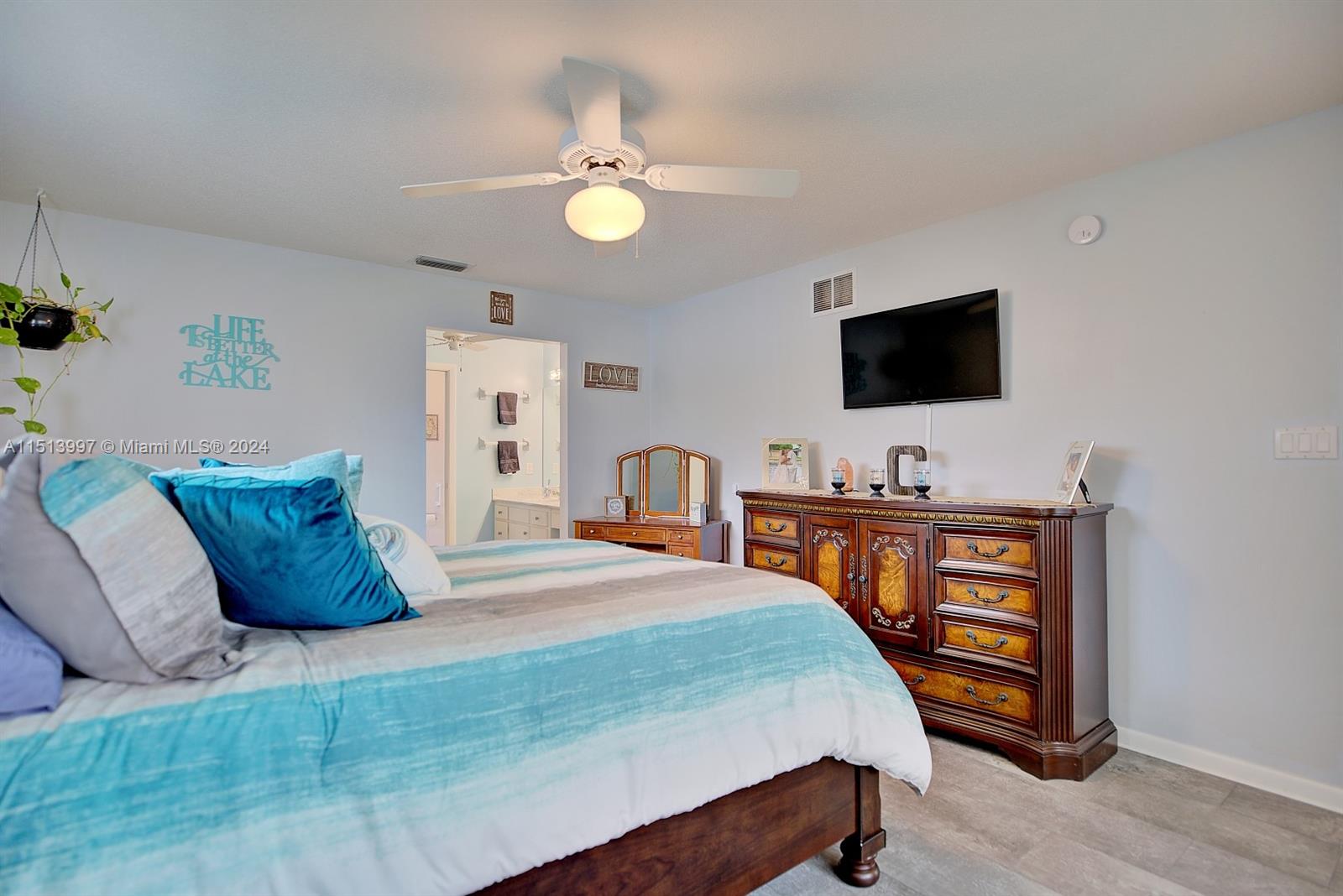 LEISURE LAKES - Residential