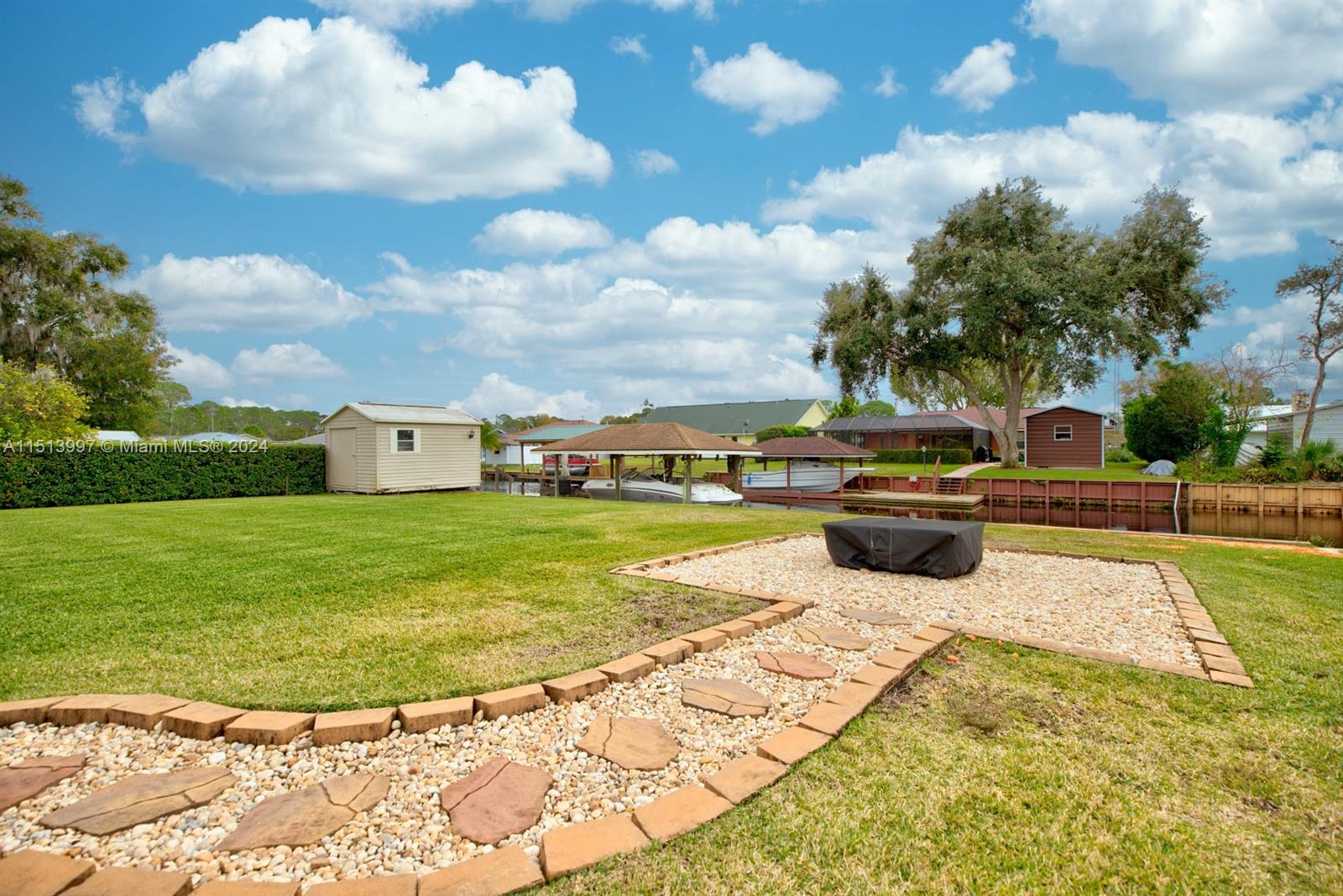 LEISURE LAKES - Residential