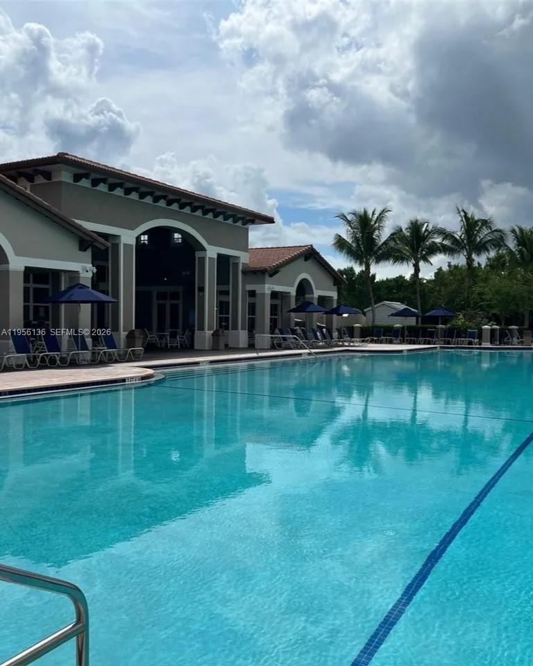 THE COURTS AT BAYSHORE II - Residential