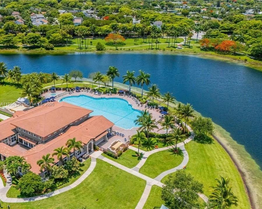 THE COURTS AT BAYSHORE II - Residential