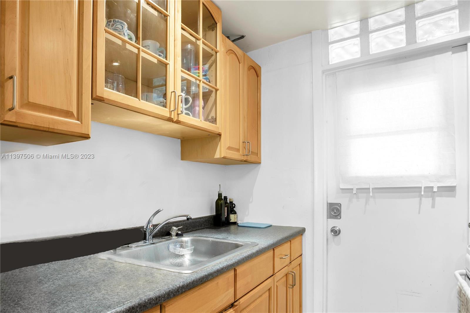 921 JEFFERSON AVE CONDO - Residential