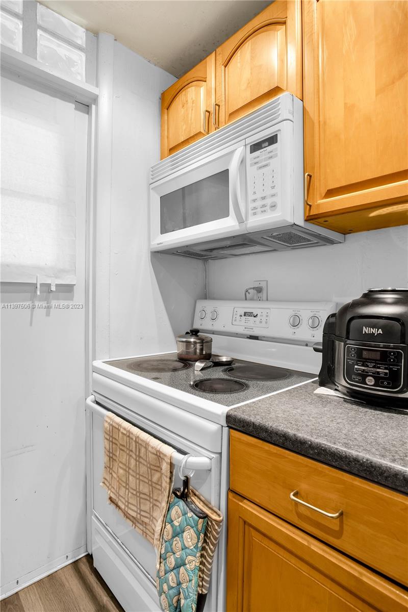 921 JEFFERSON AVE CONDO - Residential