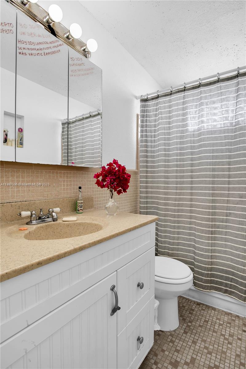921 JEFFERSON AVE CONDO - Residential