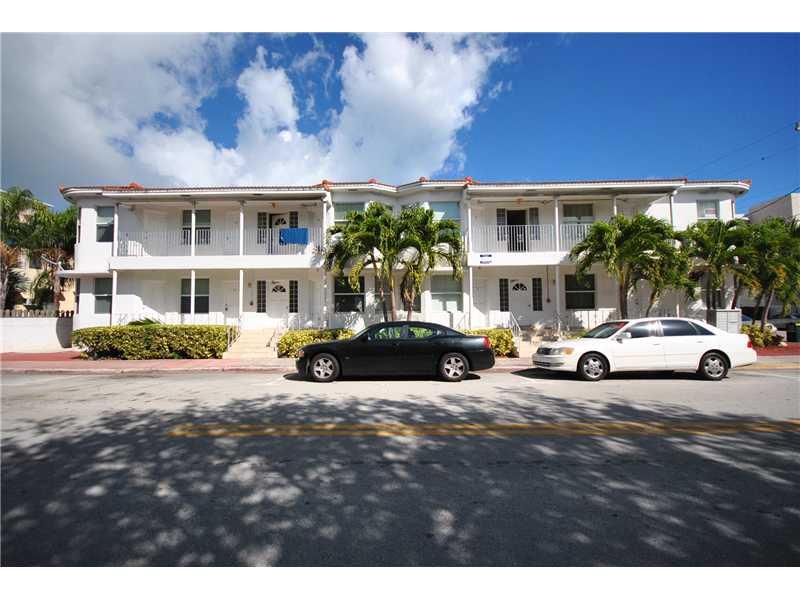 Enjoy this newly renovated studio offers a modern fresh look with nice upgrades like granite counters, SS appliances  wood floors,  new wood blinds, closet organizing system, & stylish fully renovated bathroom. Property is fully fenced with able parking.  Located near, great shopping, & North Beach Trolley.
