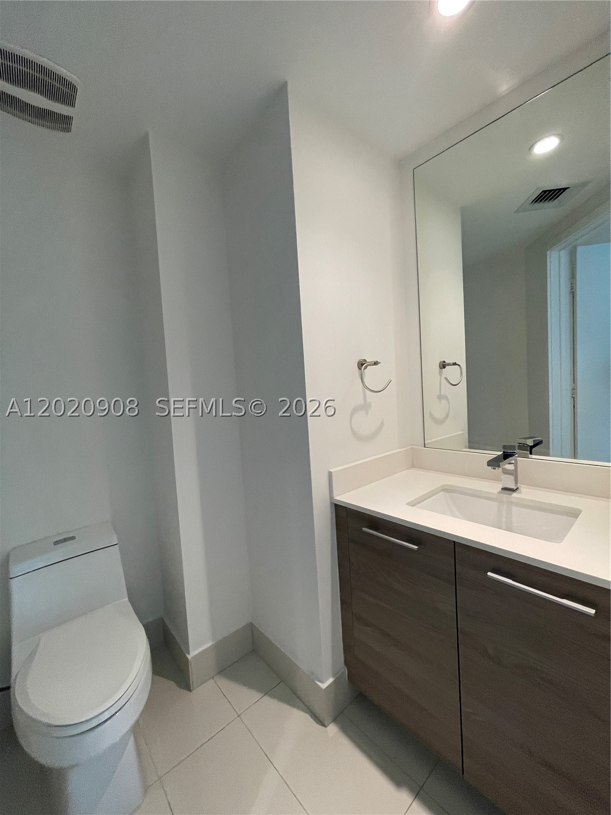 DUA RESIDENCES - Residential Lease