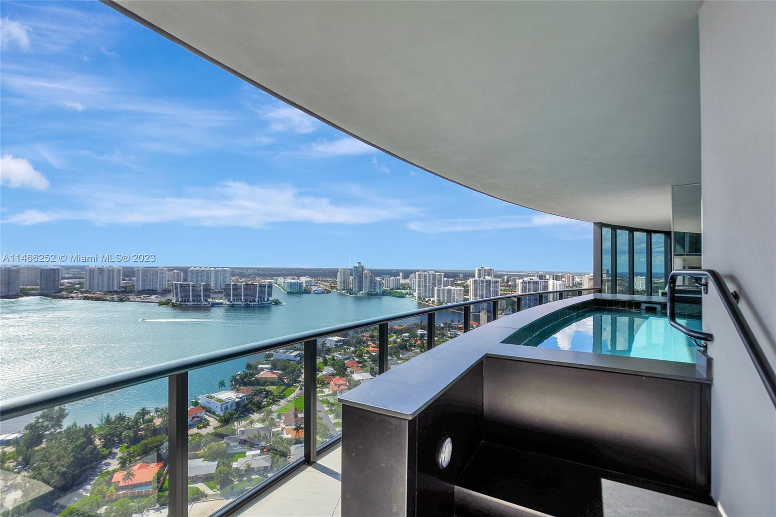 18555 COLLINS AVENUE COND - Residential