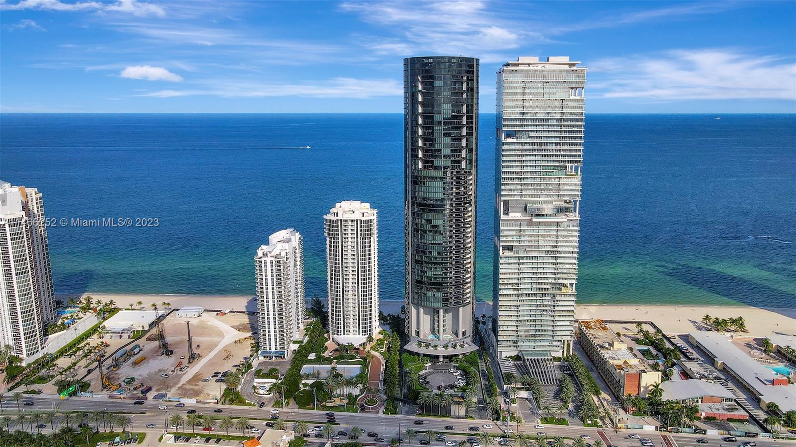 18555 COLLINS AVENUE COND - Residential