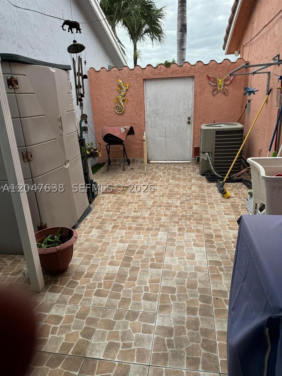 LONDON ESTATES 1ST ADDN - Residential