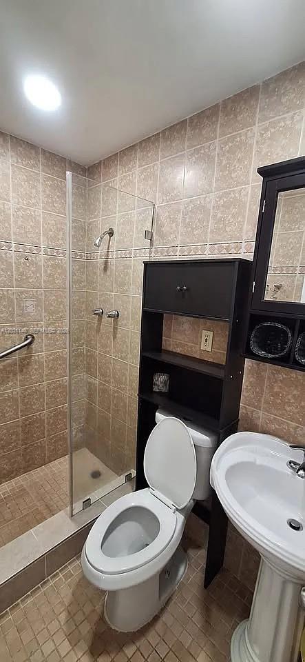 MIRACLE MANOR 4TH ADDN - Residential Lease