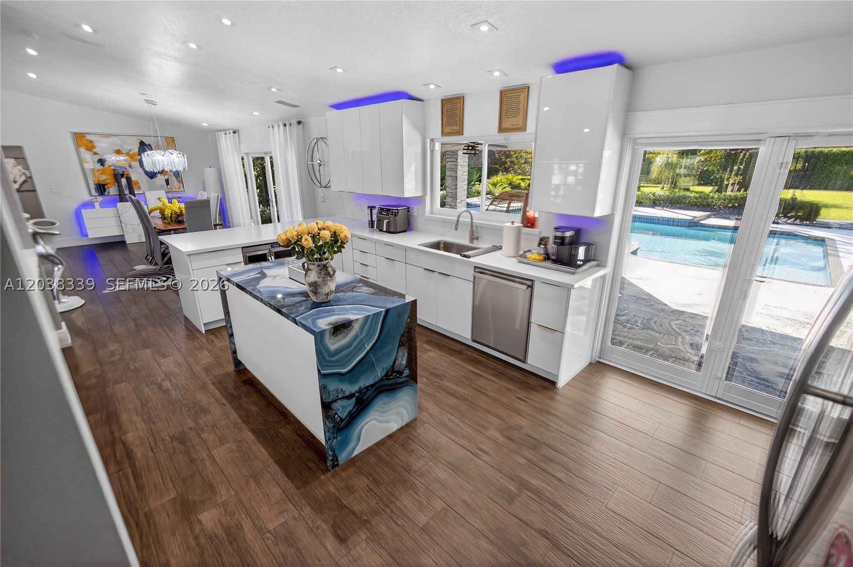 KINGS GROVE - Residential