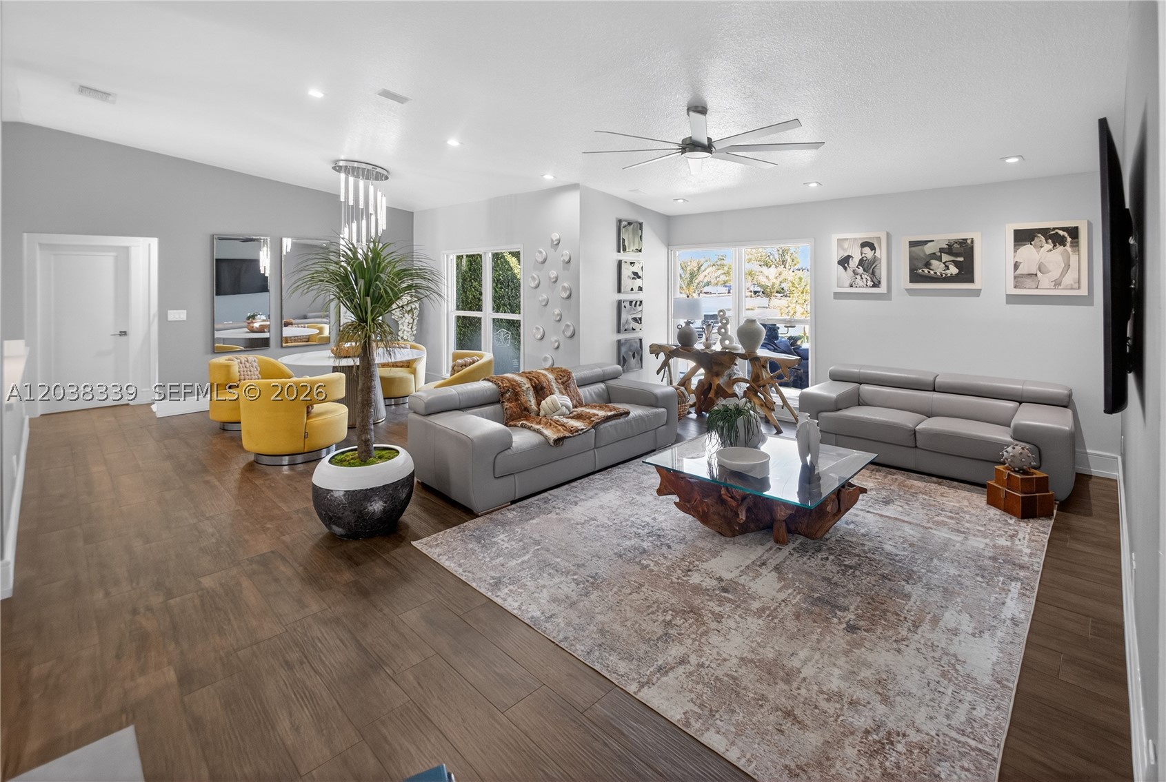 KINGS GROVE - Residential