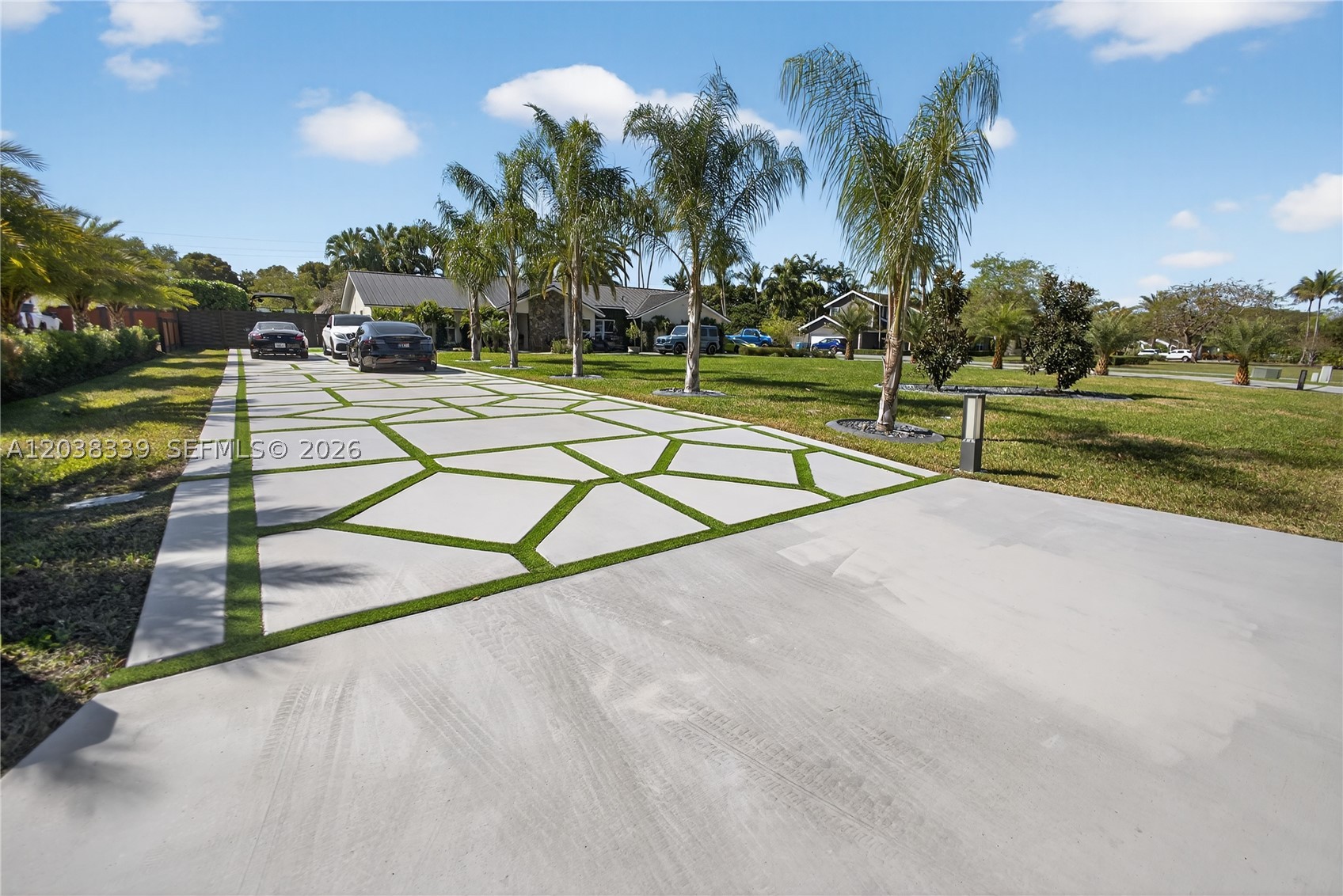 KINGS GROVE - Residential