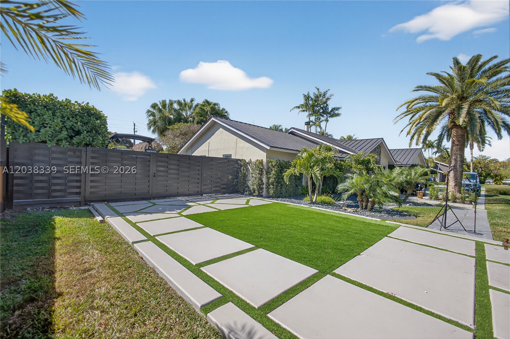 KINGS GROVE - Residential