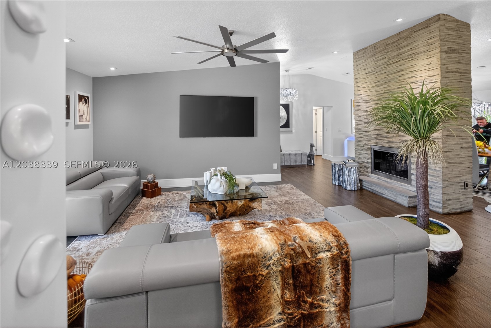 KINGS GROVE - Residential