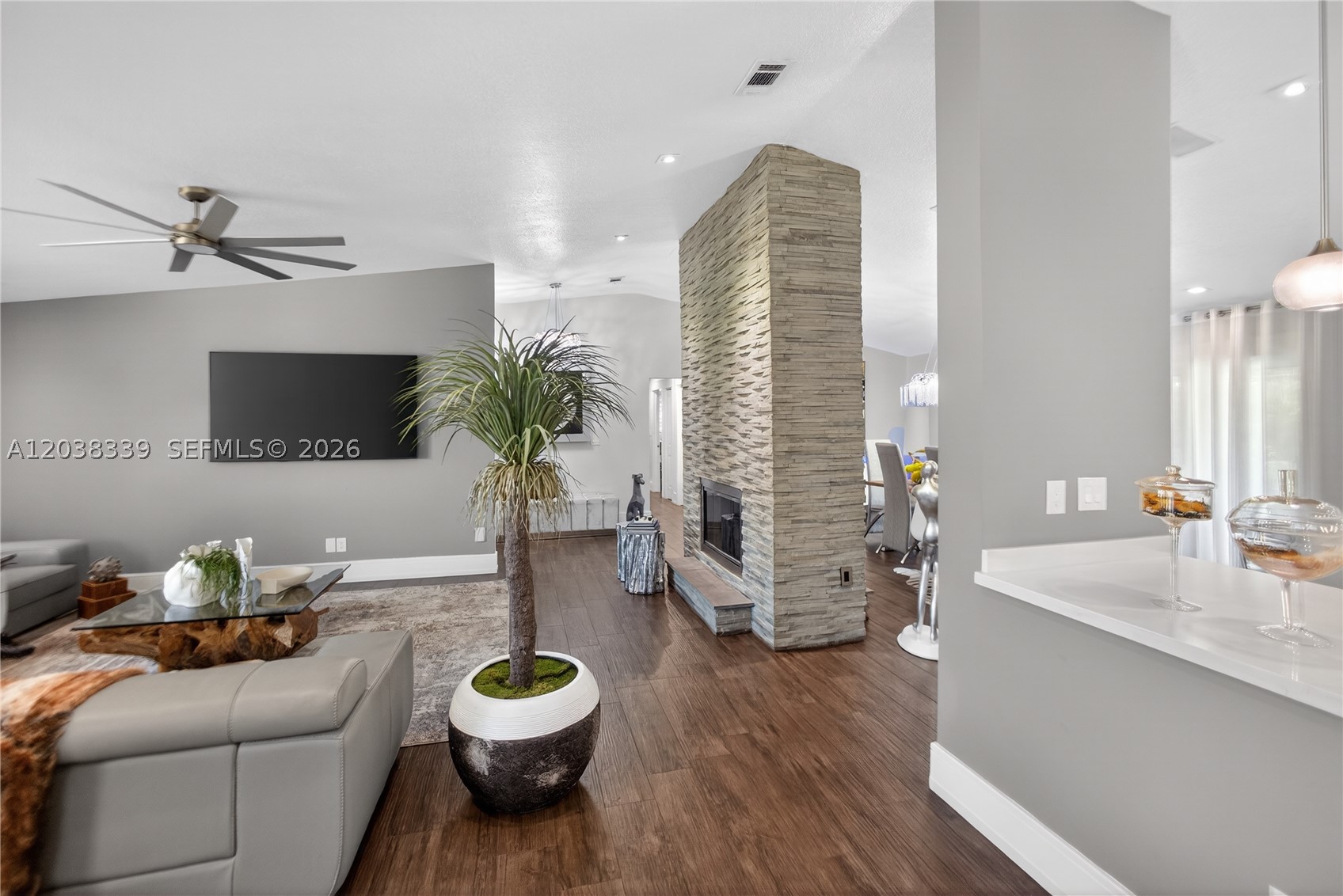 KINGS GROVE - Residential