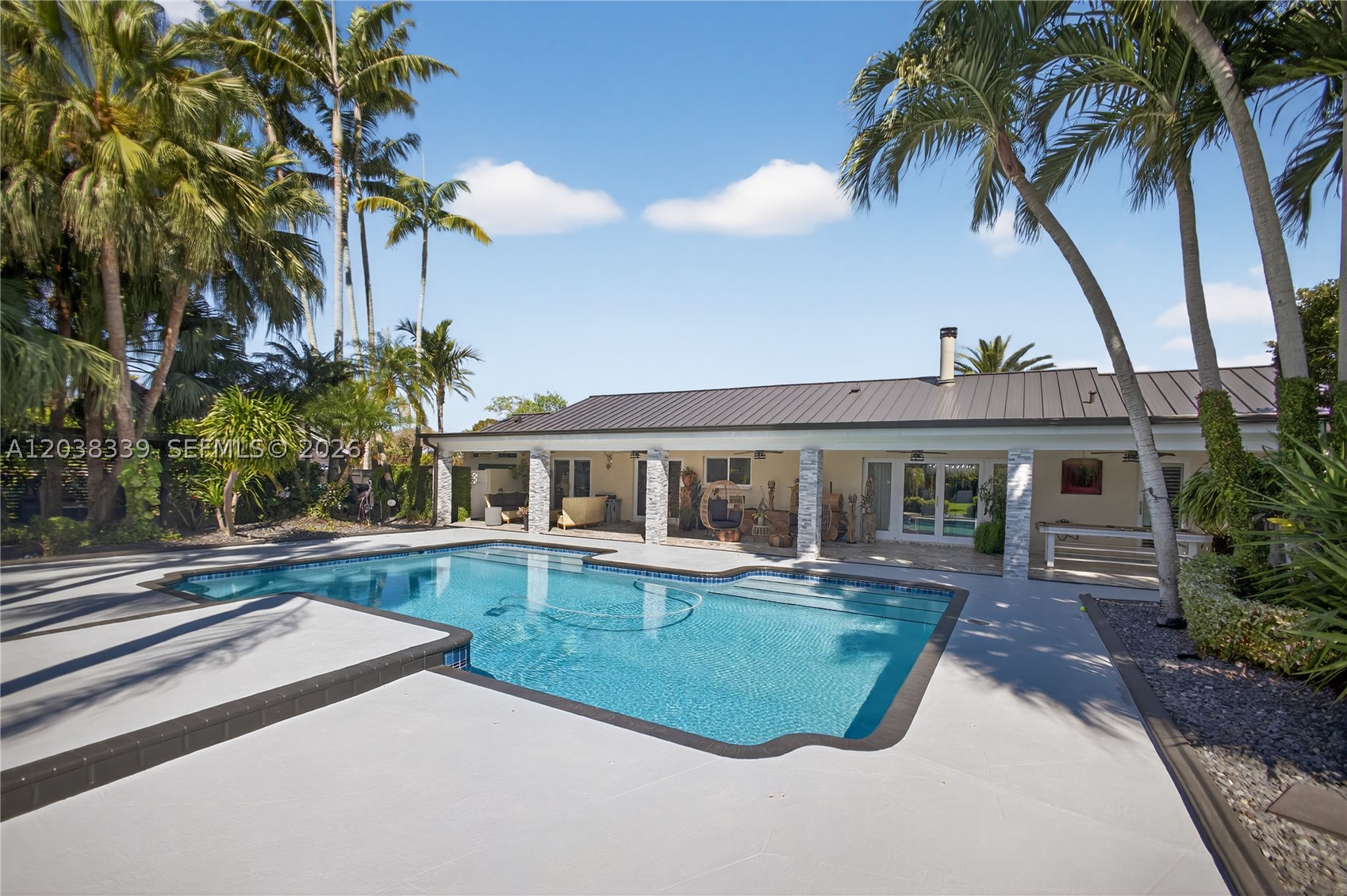 KINGS GROVE - Residential