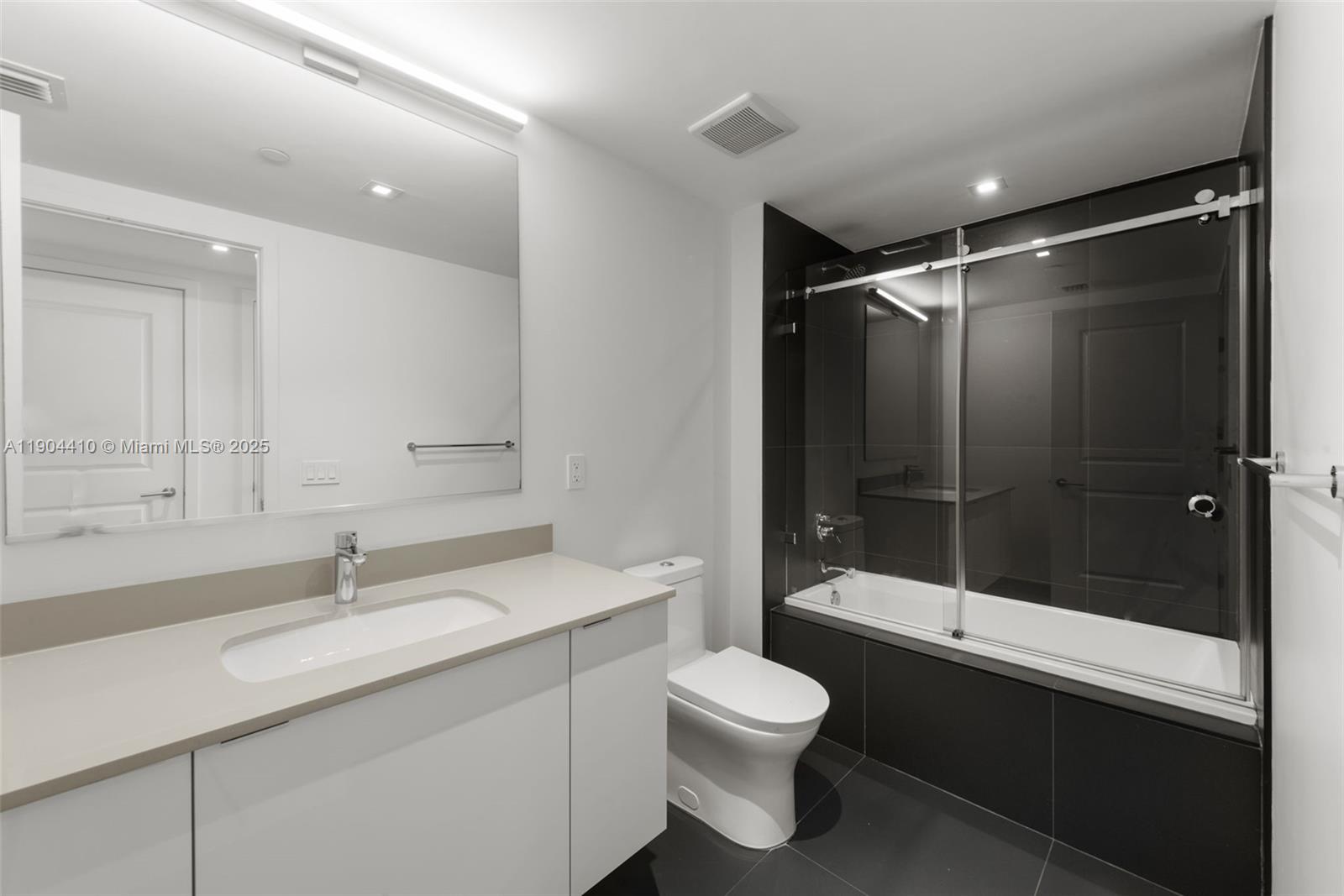CANVAS CONDO - Residential