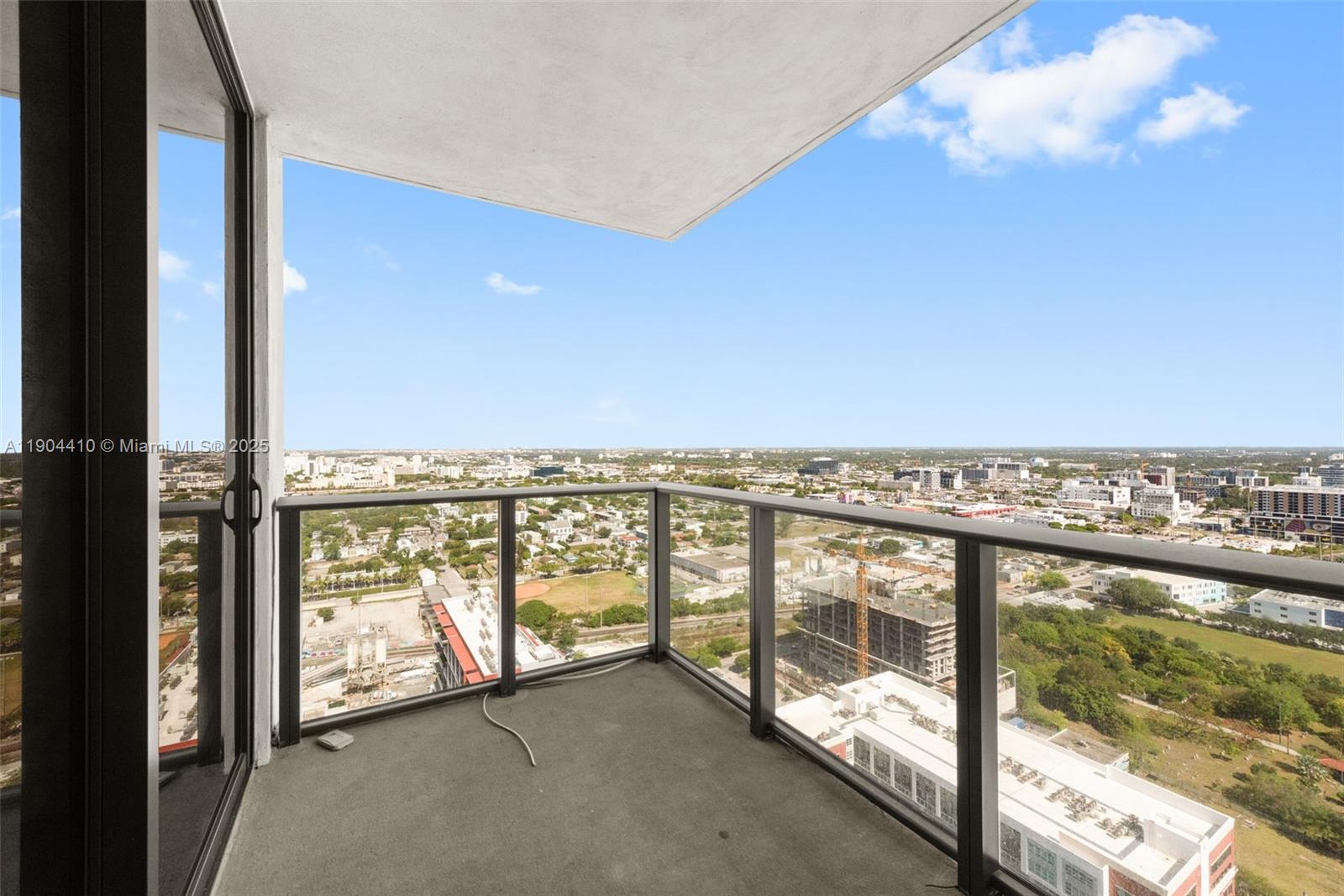 CANVAS CONDO - Residential