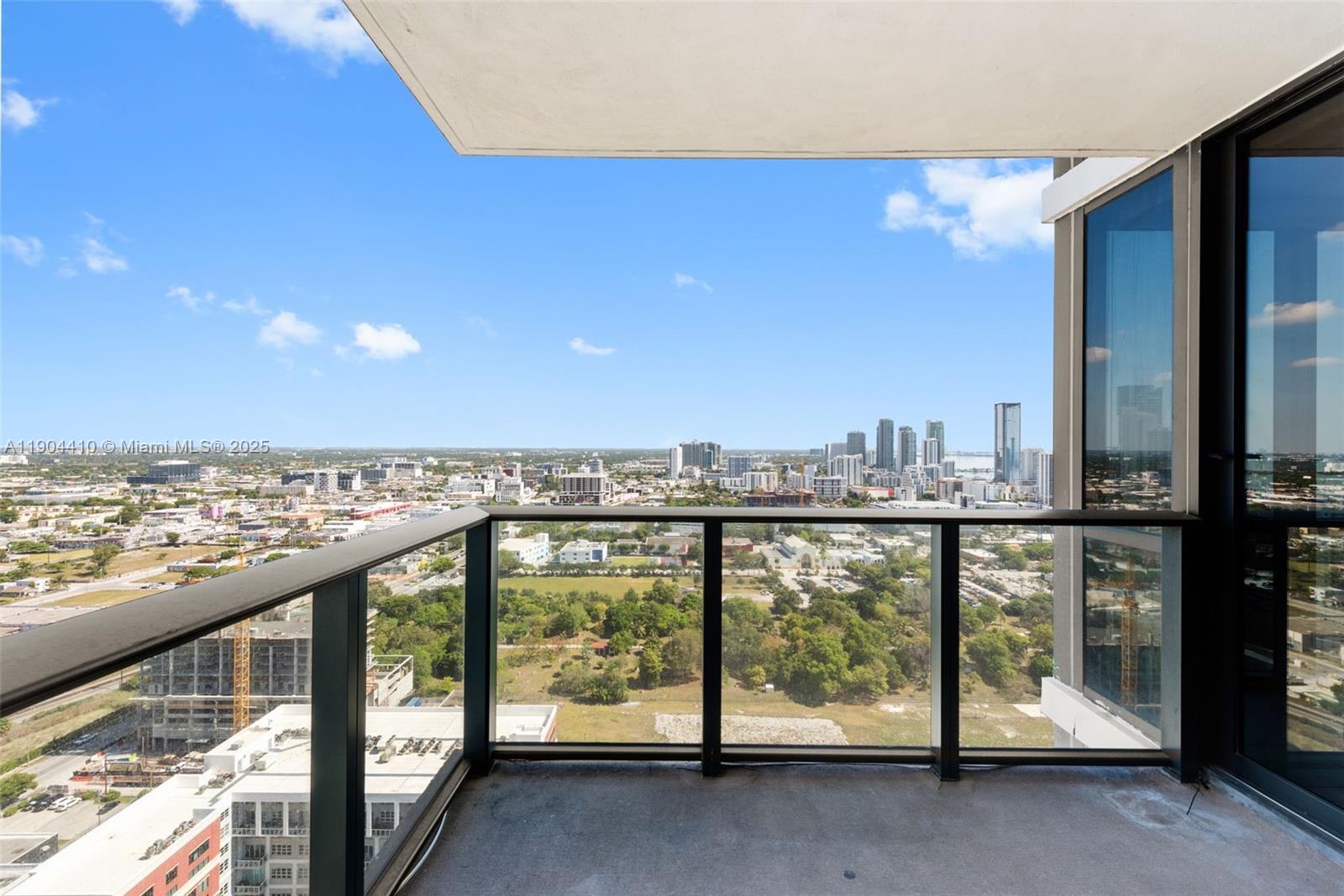 CANVAS CONDO - Residential