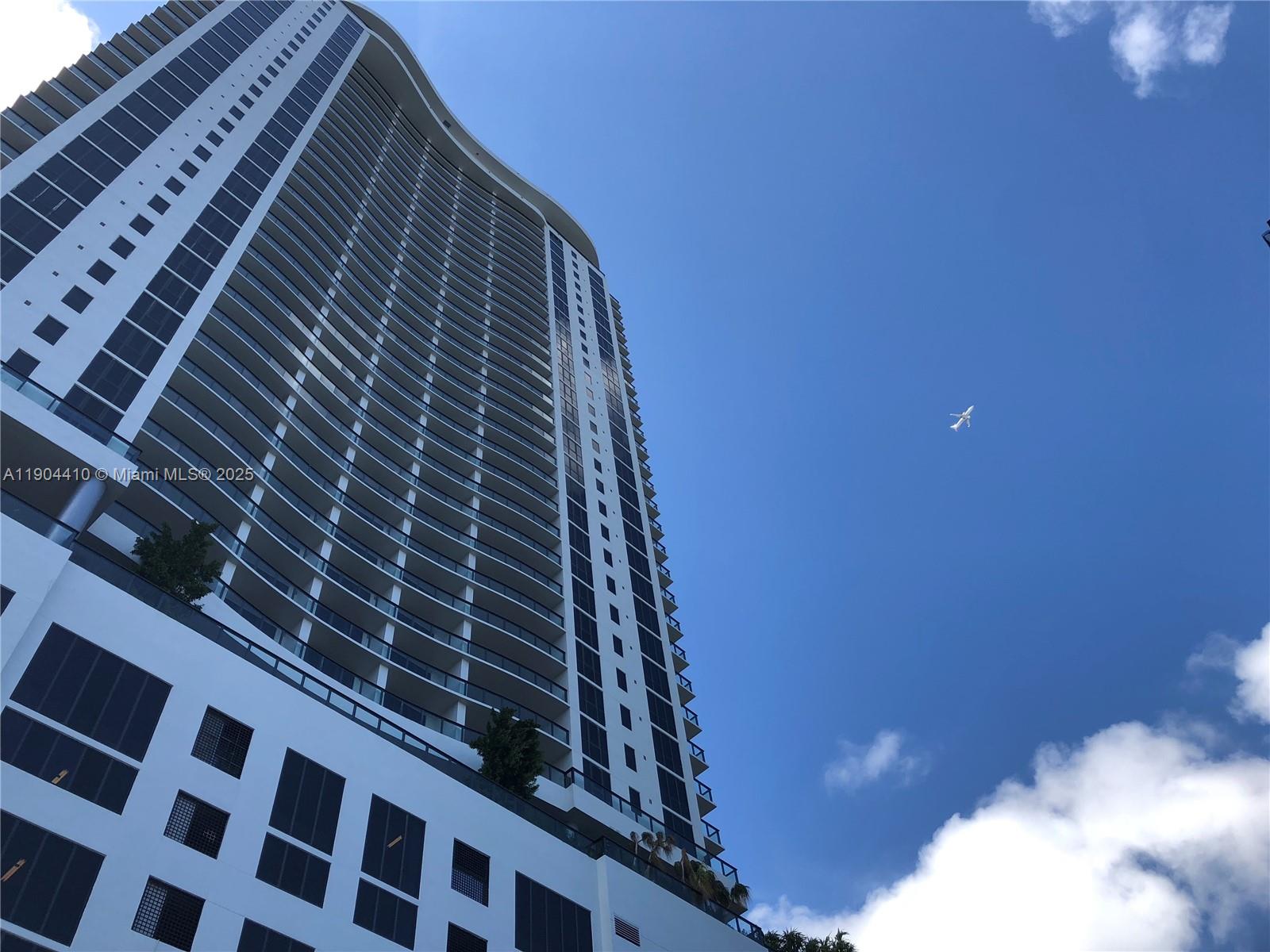 CANVAS CONDO - Residential