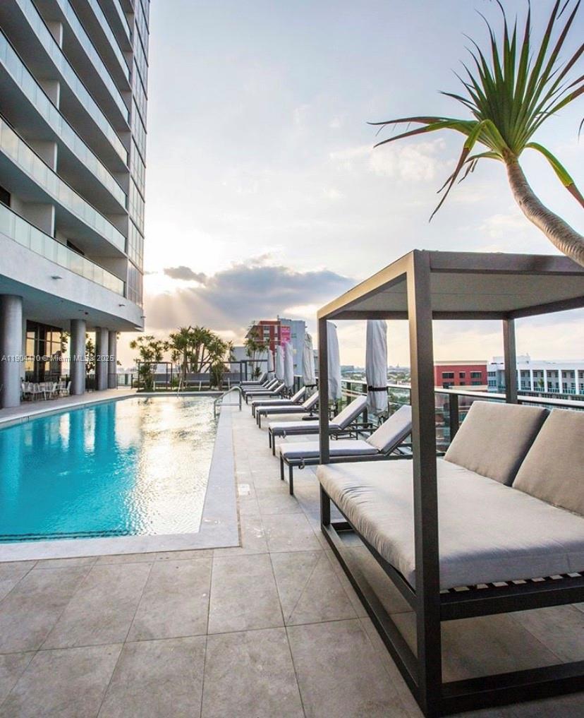CANVAS CONDO - Residential