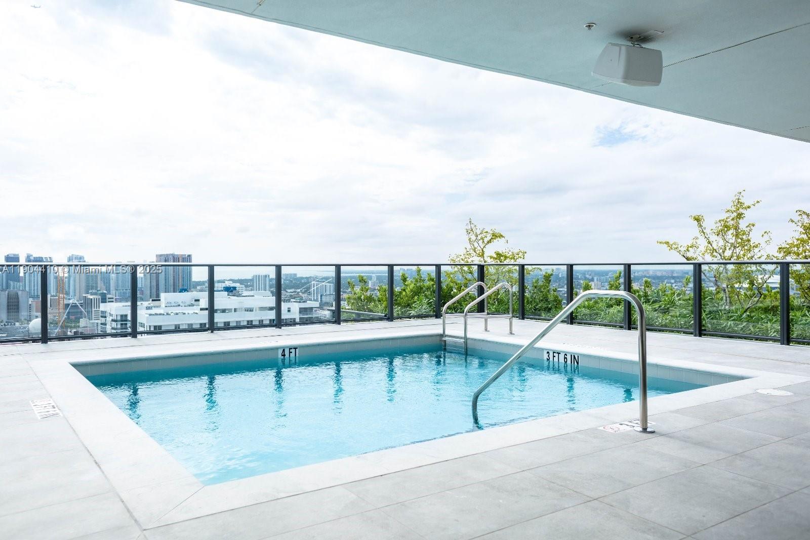 CANVAS CONDO - Residential