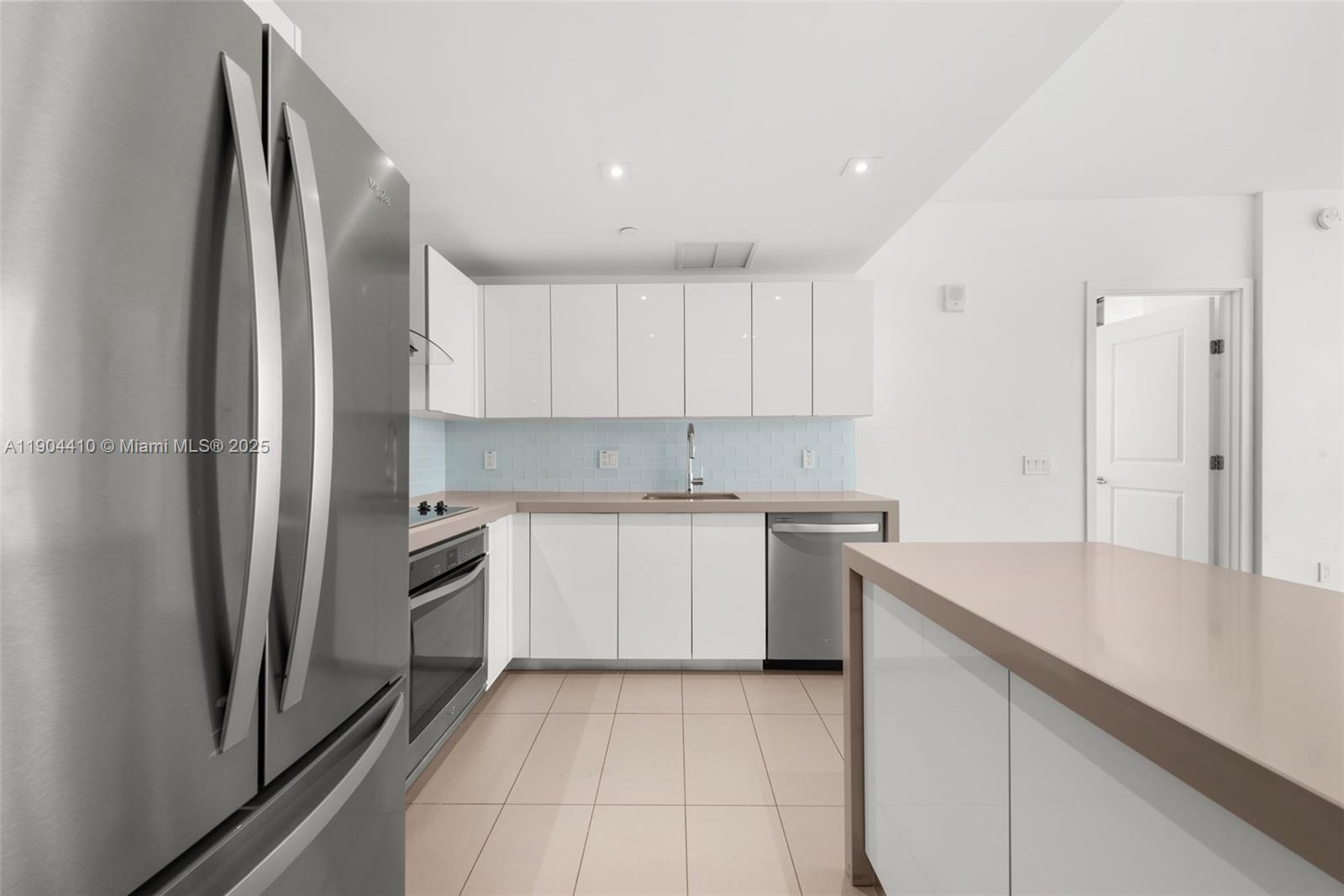 CANVAS CONDO - Residential