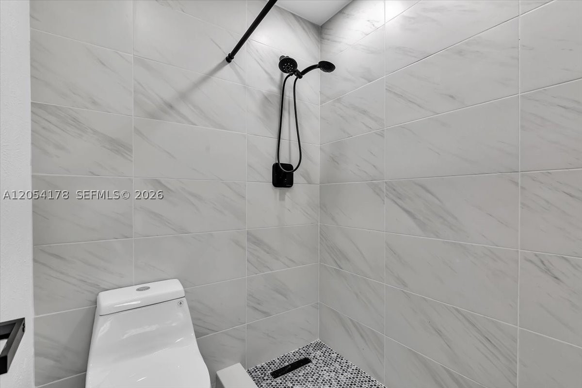 FLAMINGO GARDENS PHASE FO - Residential Lease