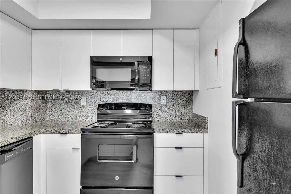 FLAMINGO GARDENS PHASE FO - Residential Lease