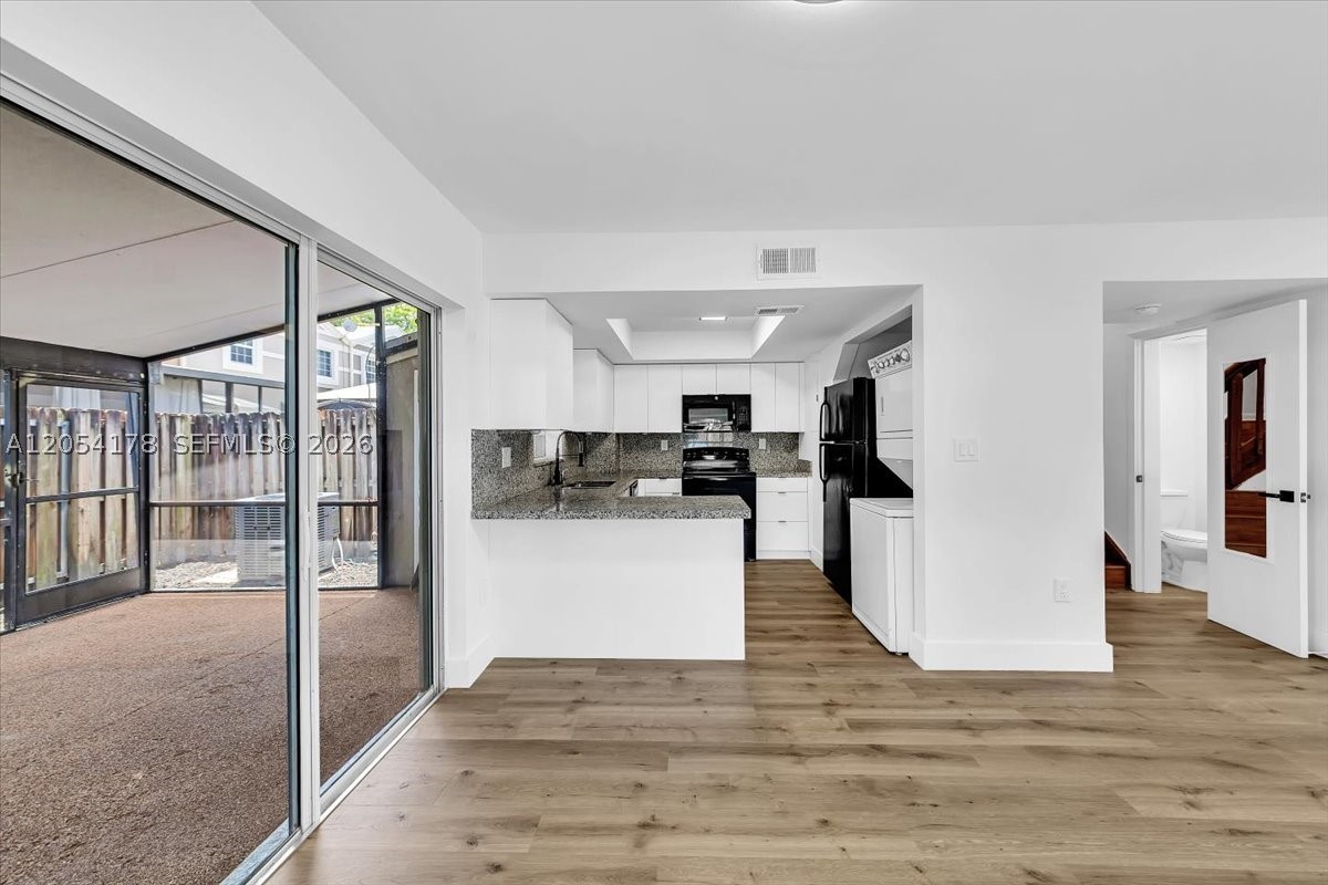 FLAMINGO GARDENS PHASE FO - Residential Lease