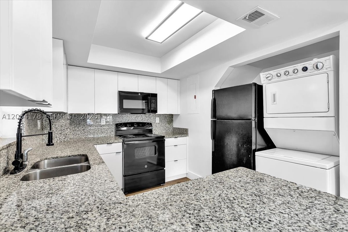 FLAMINGO GARDENS PHASE FO - Residential Lease