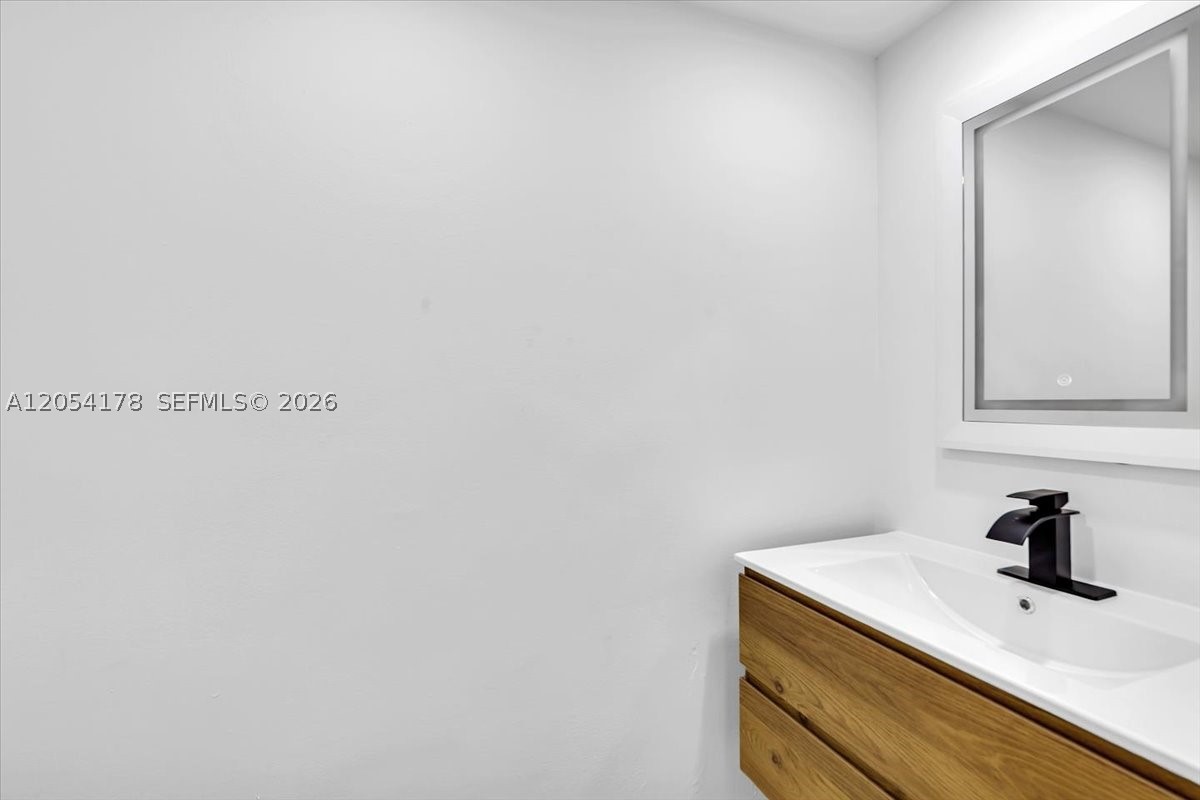 FLAMINGO GARDENS PHASE FO - Residential Lease