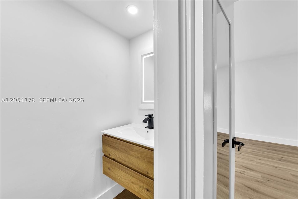 FLAMINGO GARDENS PHASE FO - Residential Lease