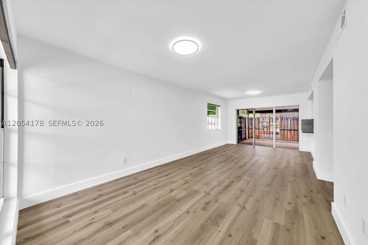 FLAMINGO GARDENS PHASE FO - Residential Lease