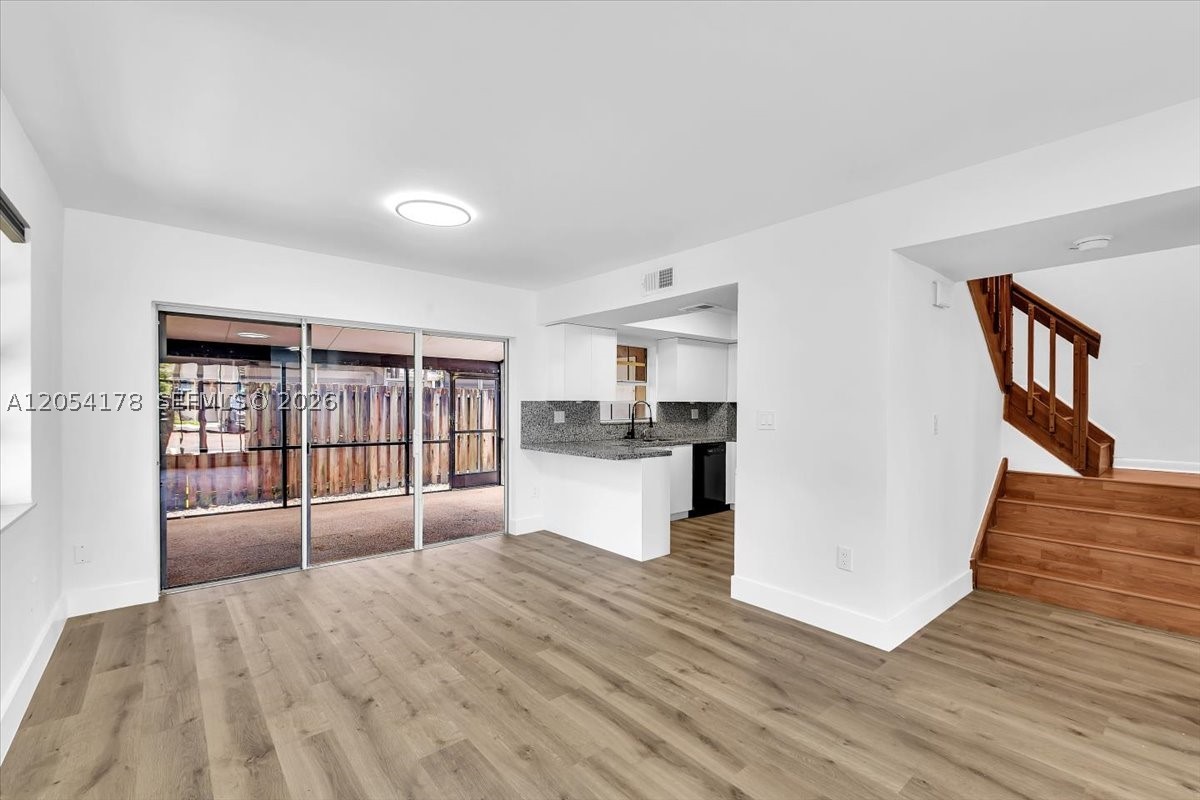 FLAMINGO GARDENS PHASE FO - Residential Lease