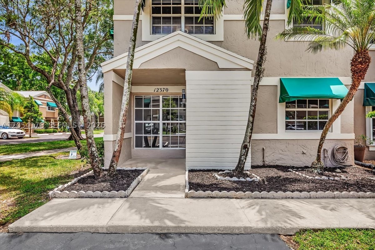 FLAMINGO GARDENS PHASE FO - Residential Lease