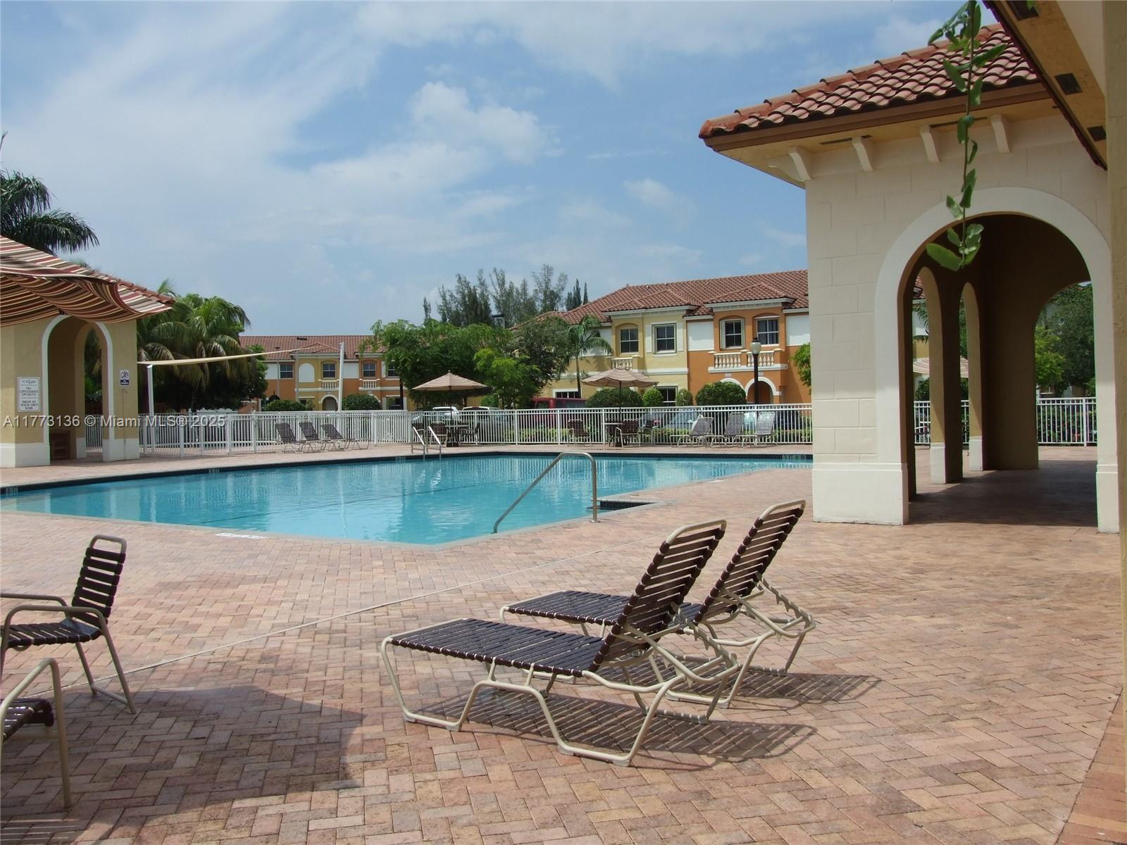 Escada Townvillas - Residential