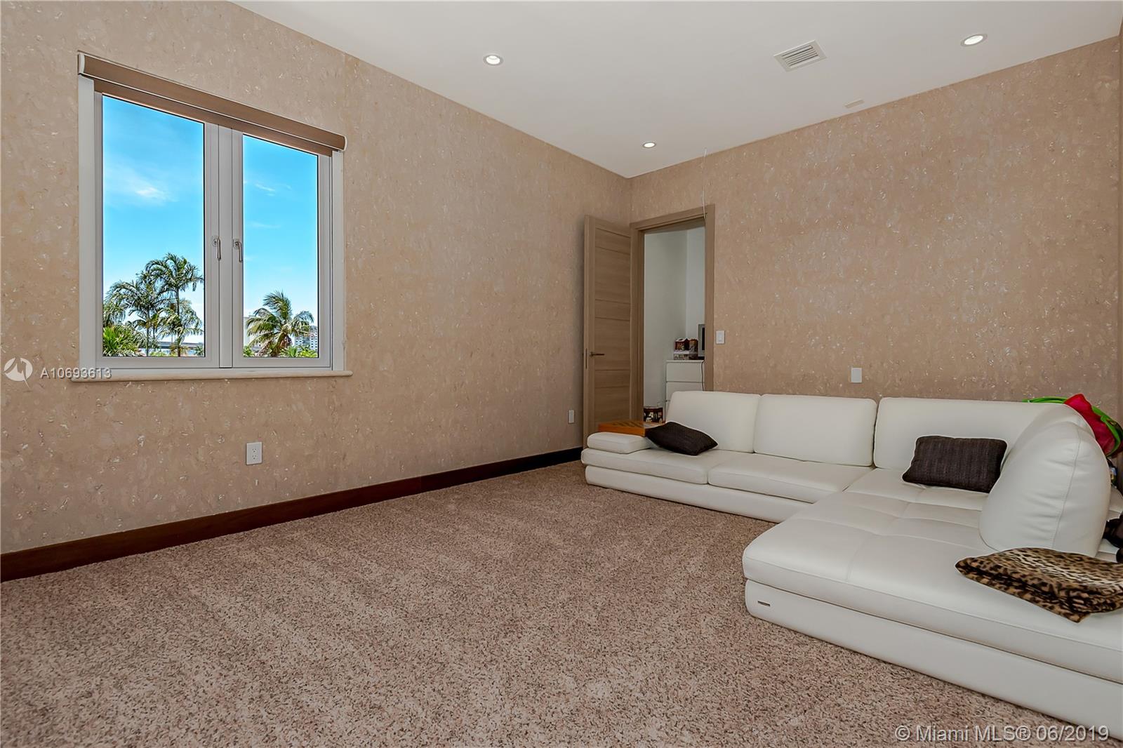 GOLDEN SHORES - Residential