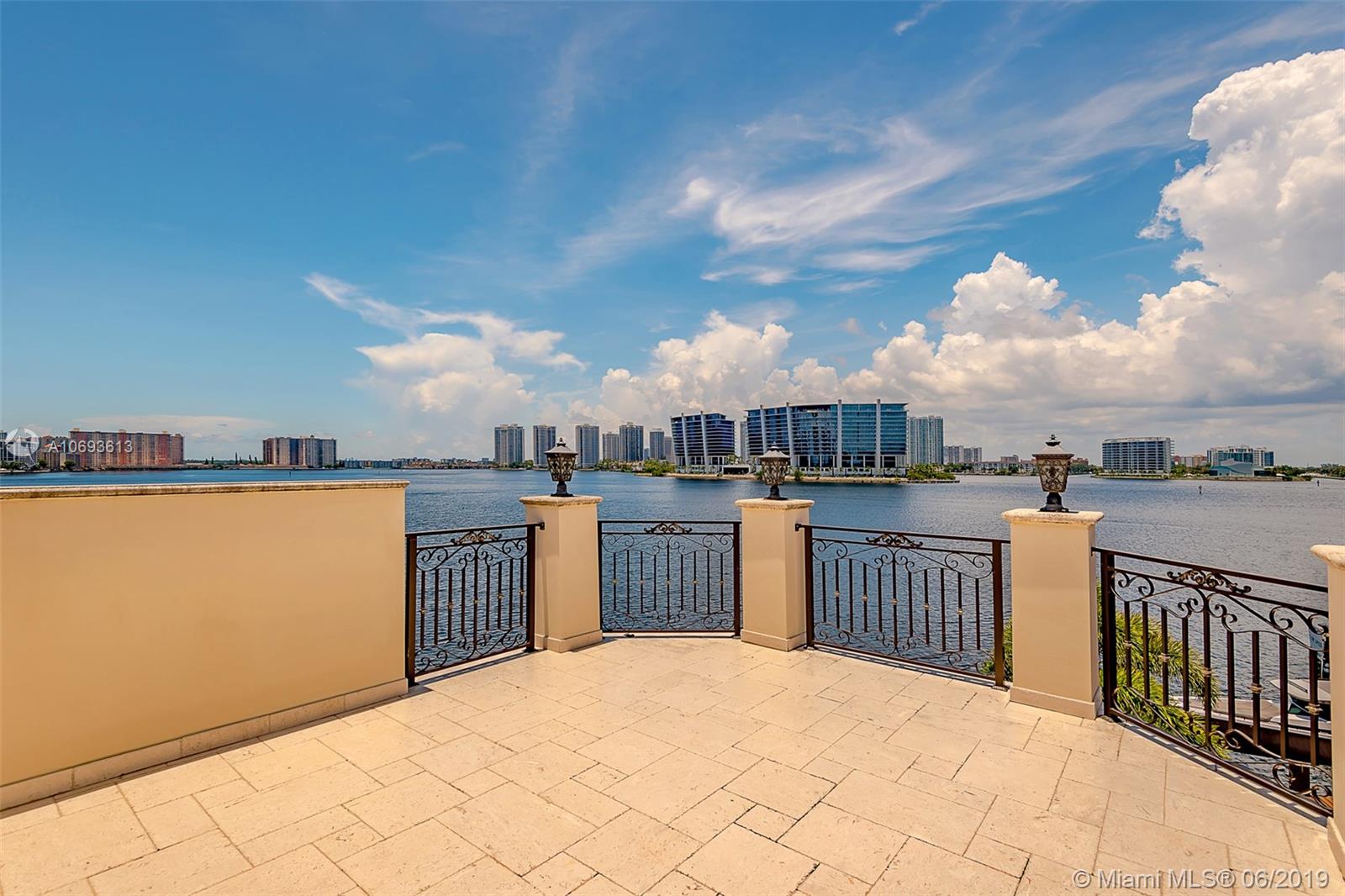 GOLDEN SHORES - Residential