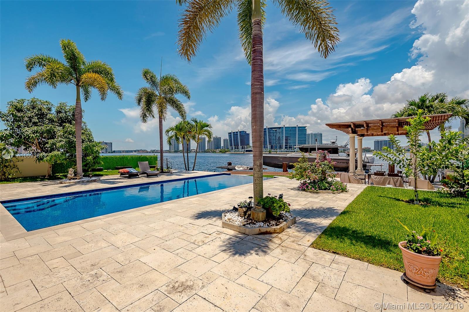 GOLDEN SHORES - Residential