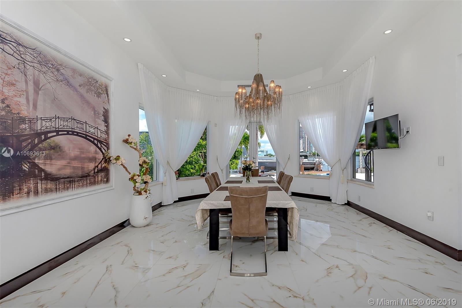 GOLDEN SHORES - Residential